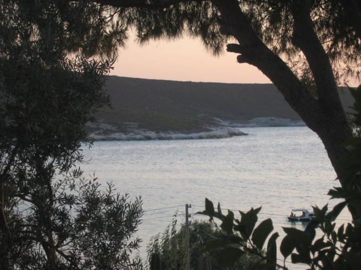 Teras Motel Foça Exterior foto