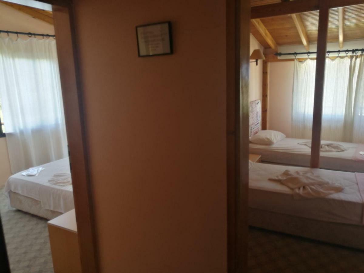 Teras Motel Foça Exterior foto