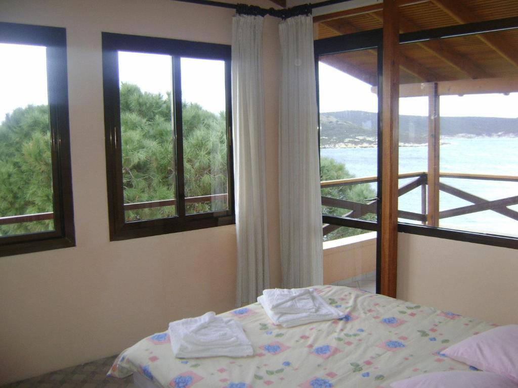 Teras Motel Foça Exterior foto